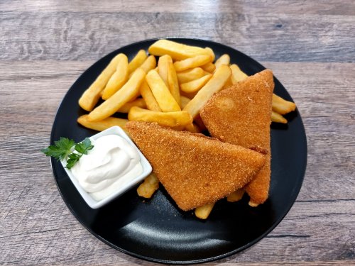 Rántott sajt hasábbal és majonézzel